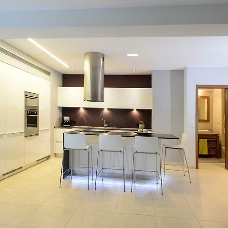 Spacious Fully Equipped 3Bd 2Bath Apt In The Heart Of City With Balconies Ac And Fast Wifi #2 Iráklio Kültér fotó